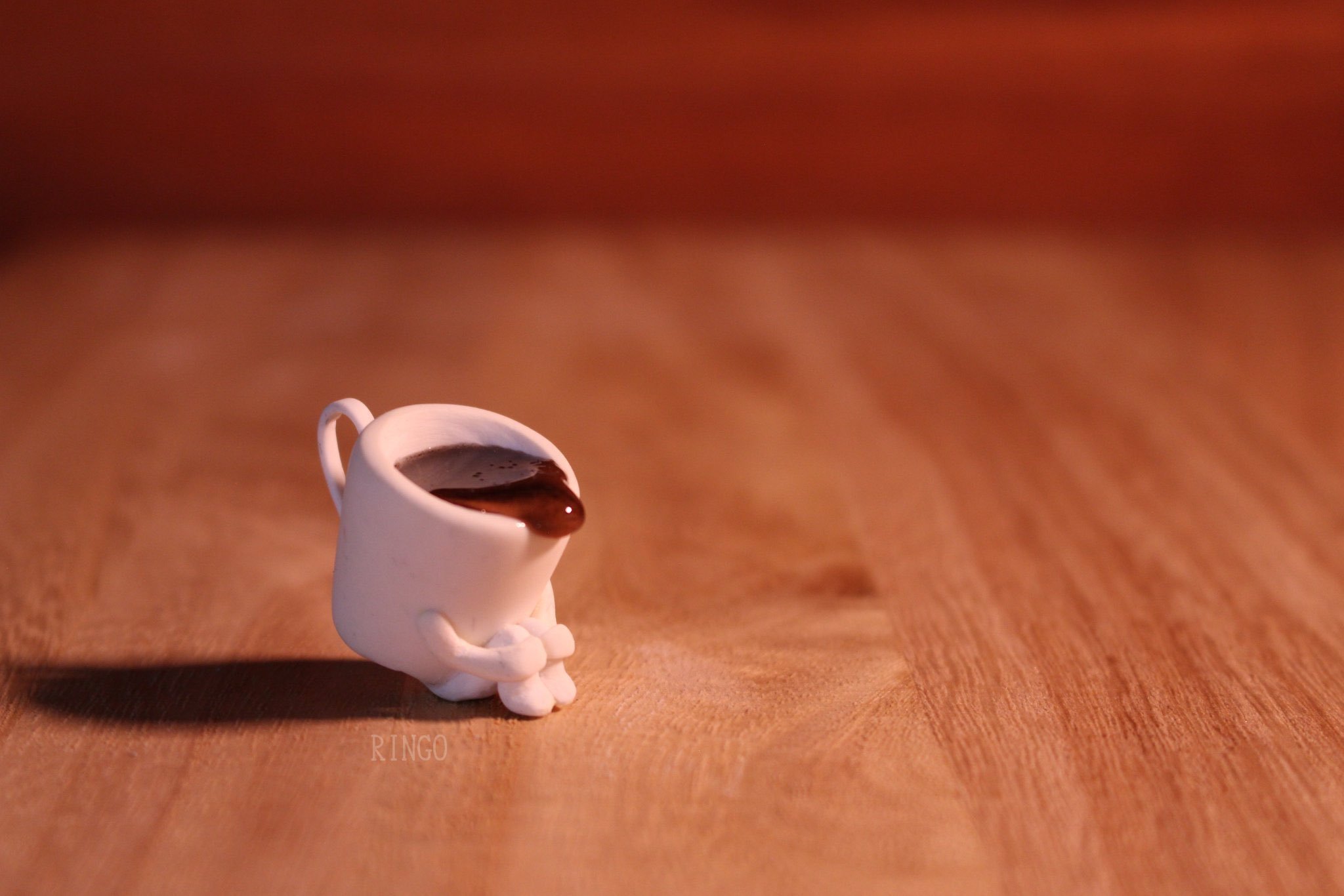 再忙也要「转」杯咖啡！《咖啡杯人扭蛋》逗趣拟人化动作让人想喝拿铁！