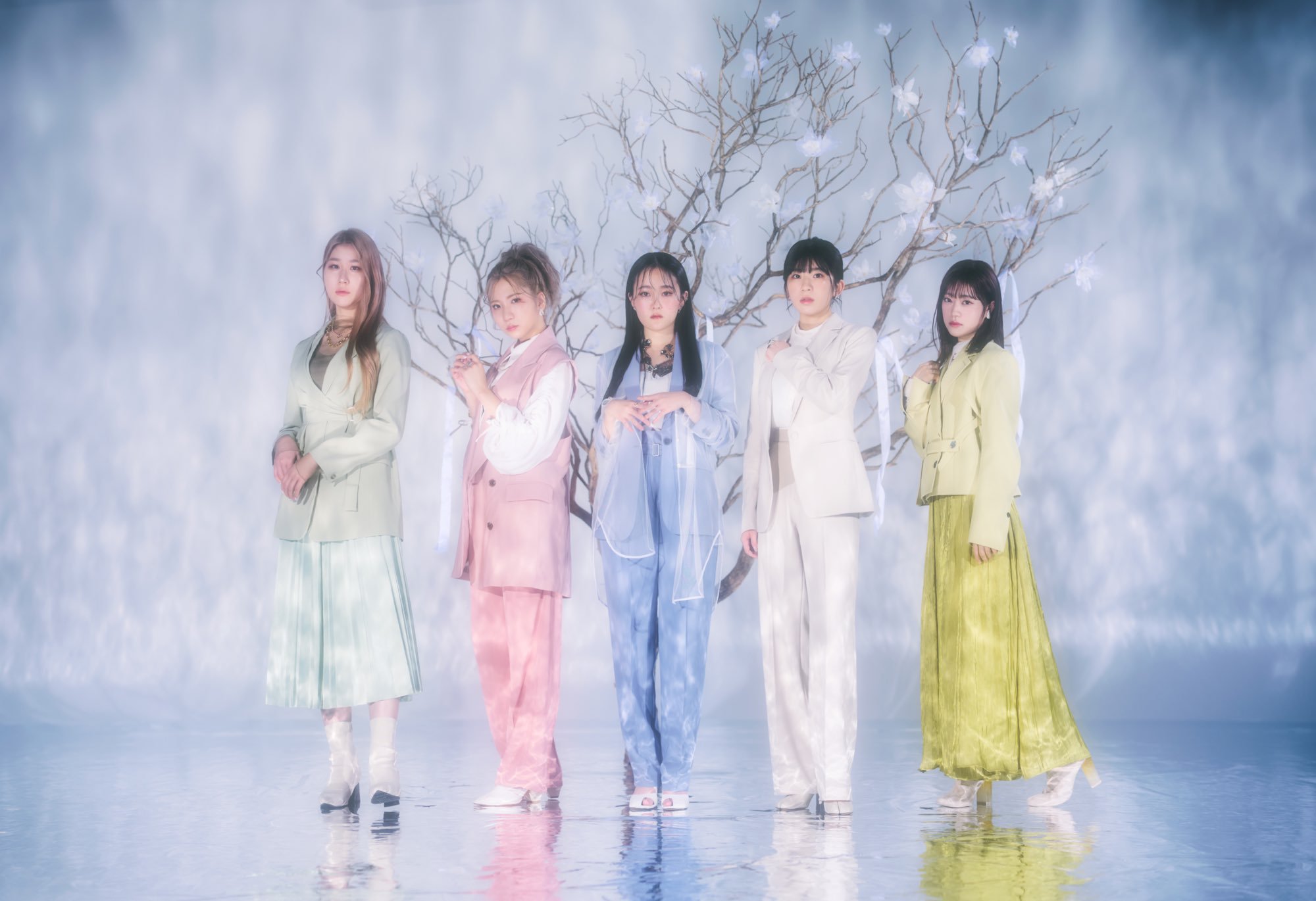 Little Glee Monster芹奈身体不适将停办年初公演「以五人体制举办有困难」 - itotii